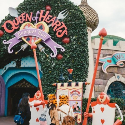 Cena en el Queen of Hearts Banquet Hall en Disneyland Paris