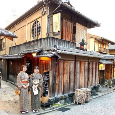 Tomarnos un café en el Starbucks de Kyoto