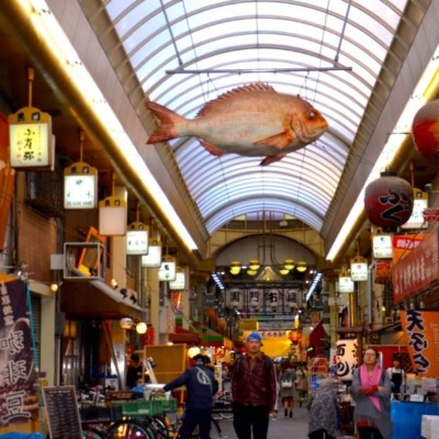 Comida en el Mercado de Kuromon Ichiba (La cocina de Osaka)